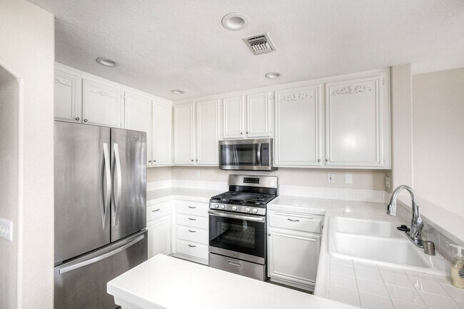 Building Photo - 3Bed/2.5Bath in Alacima Community~ Los Alamos