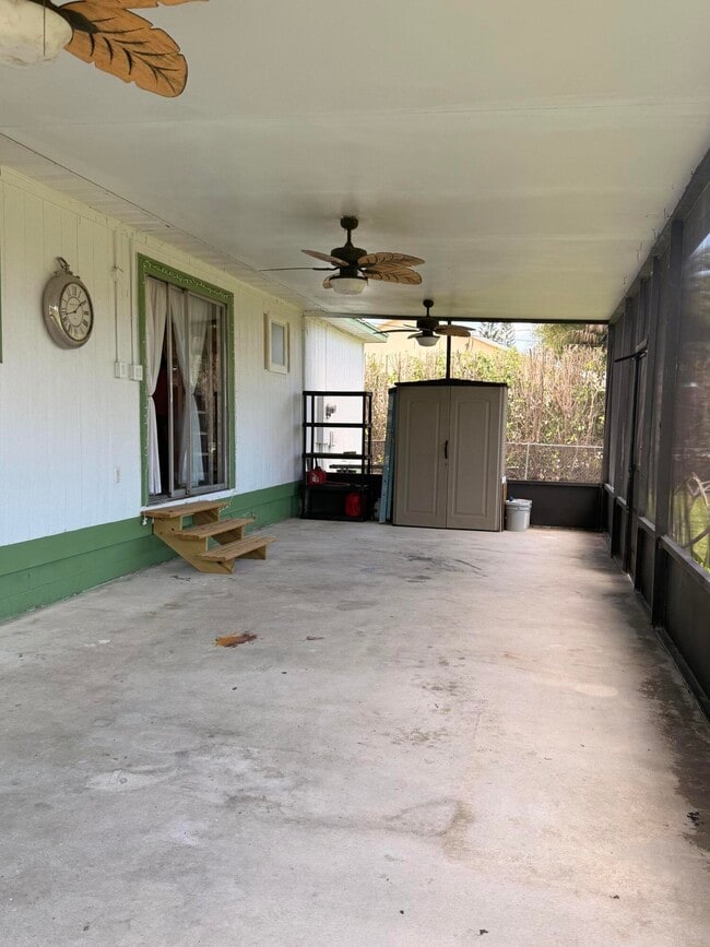 Building Photo - 1881 SE Manth Ln