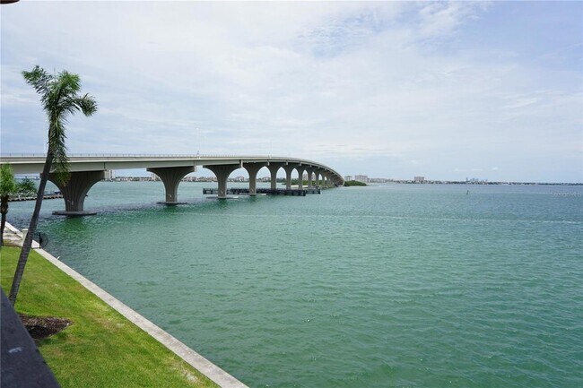 Building Photo - 103 1st St E