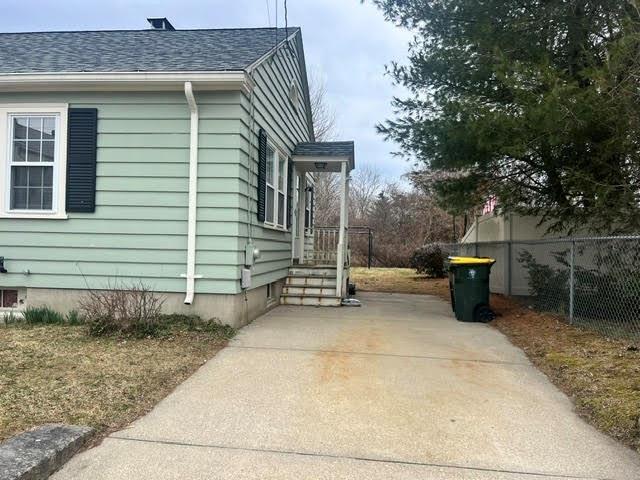 Building Photo - 370 Chapel St