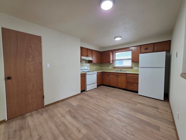 Building Photo - 1254-1256 Meadow Ln