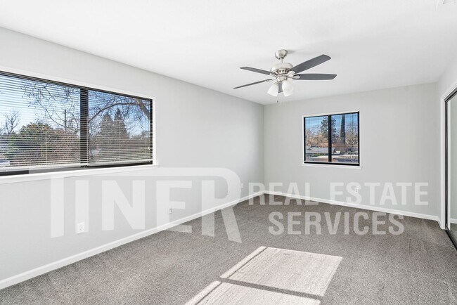 Building Photo - STUNNING UPDATED HOME 5 BEDROOM HOME ON CO...