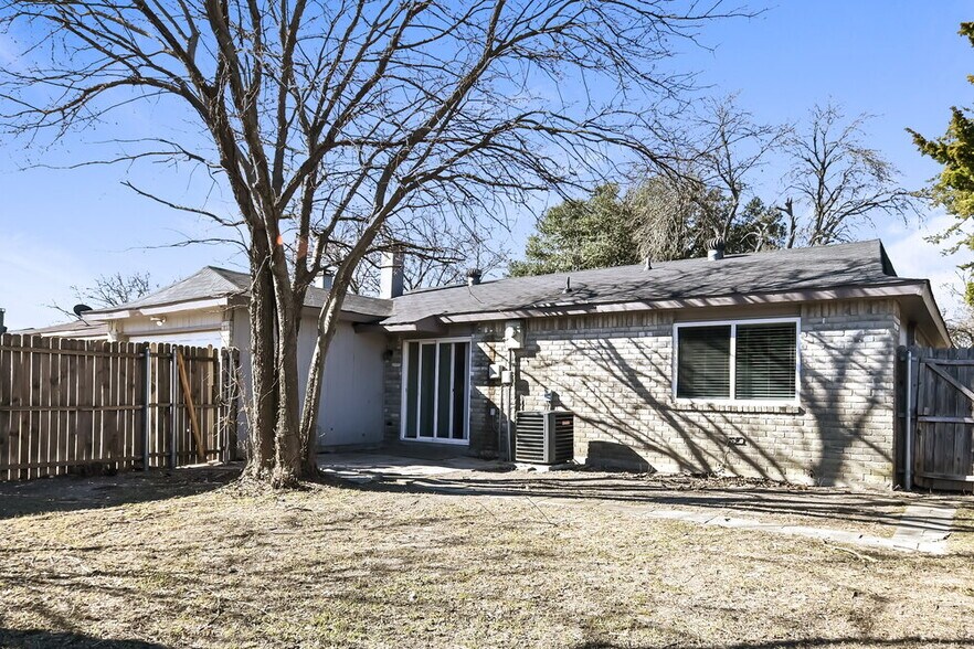 Building Photo - 1522 Sunset Ln