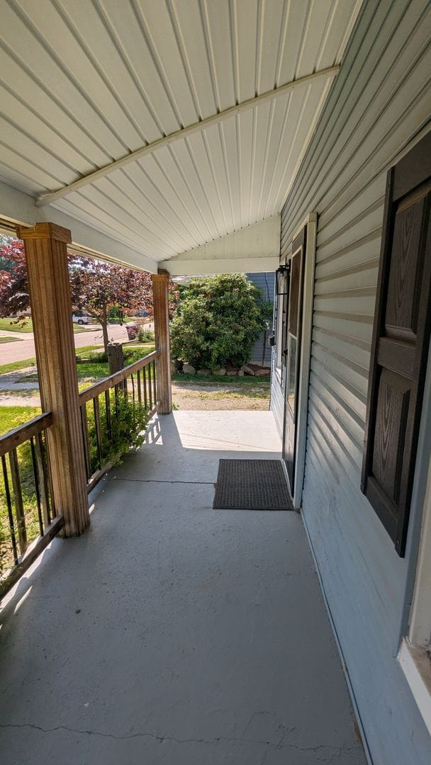 Building Photo - Newly renovated 2-bedroom, 1-bathroom home...