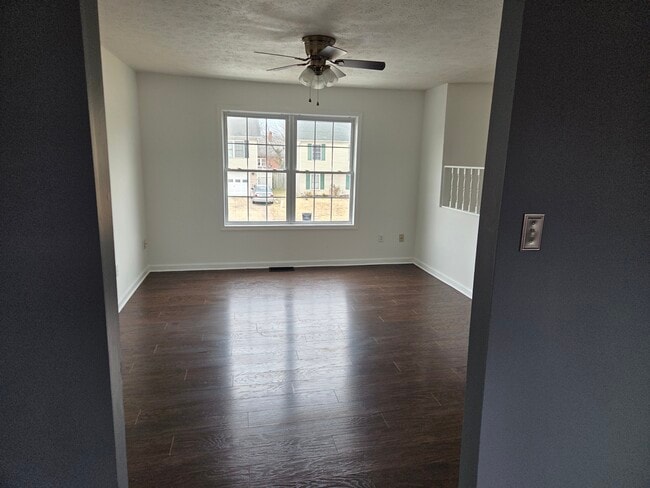 Building Photo - 618