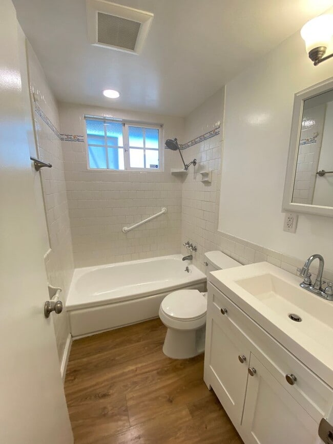 Building Photo - Updated 3 Bedroom Cypress House w/ 2 Car G...