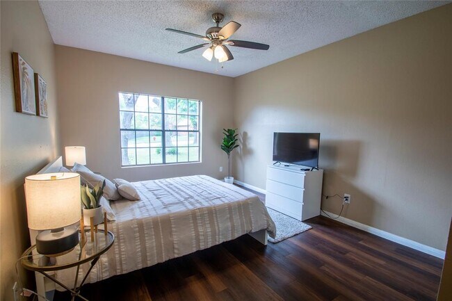 Building Photo - 2108 Warfield Way