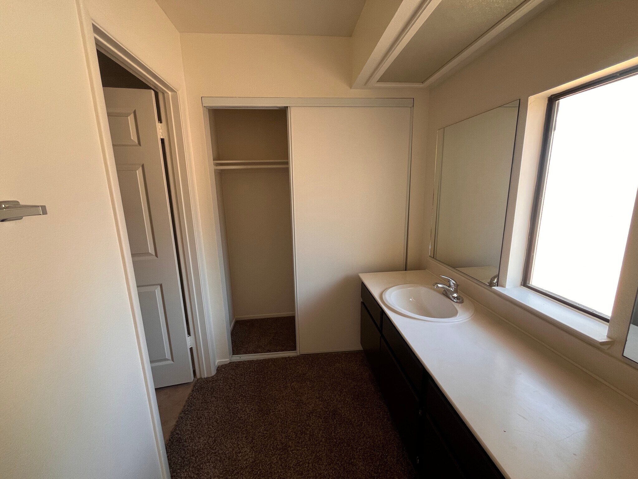 Building Photo - 2448 Pickwick Dr
