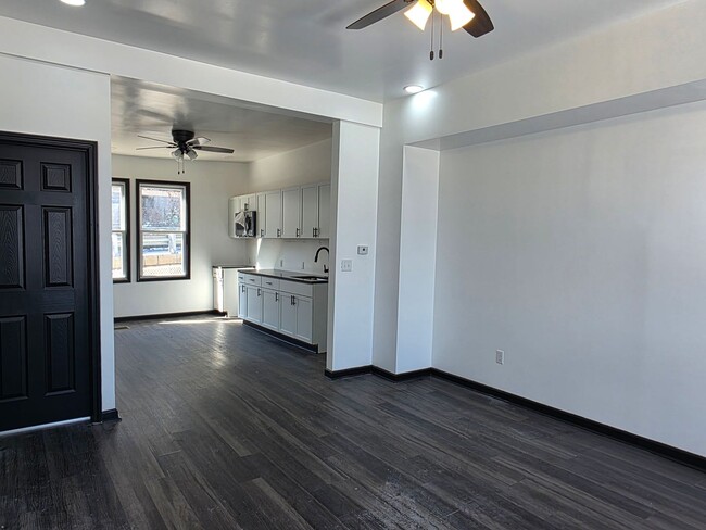 Building Photo - Fully Updated 2 bedroom 1 bathroom home for rent!