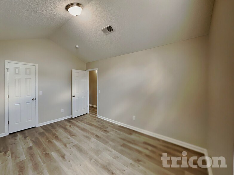 Building Photo - 89 Smokewood Dr