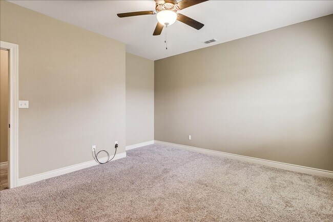 Building Photo - 6241 Lago Vista Dr