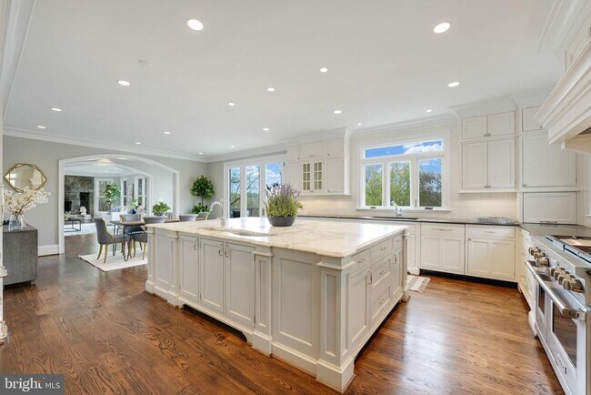 Building Photo - 9884 River Chase Way