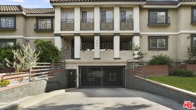 Building Photo - 420 Riverdale Dr