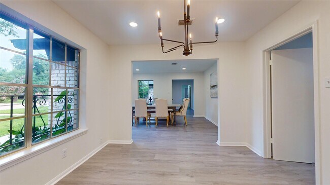 Building Photo - 811 Devonport Ln