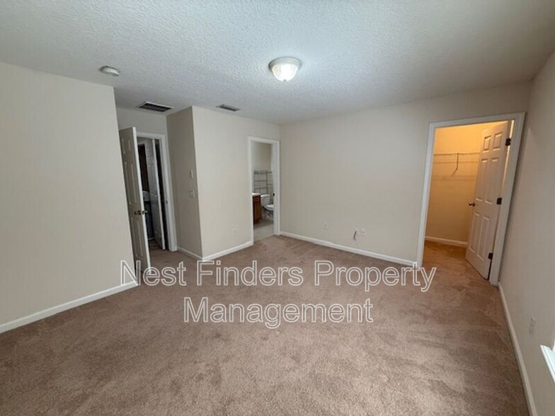 Building Photo - 808 S Black Cherry Dr