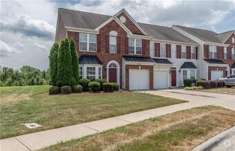 Building Photo - Beautiful, Move in ready,  3 Bedroom 2.5 B...