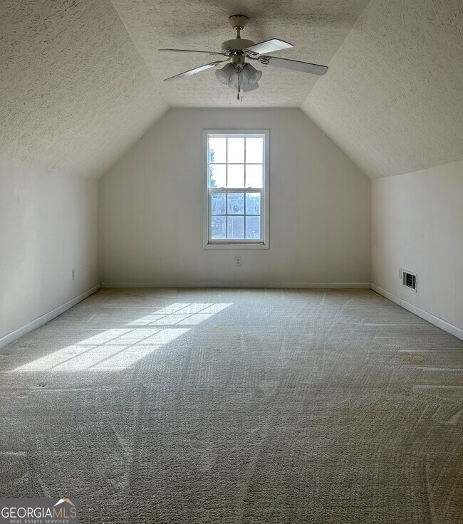 Building Photo - 20 Shenandoah Dr