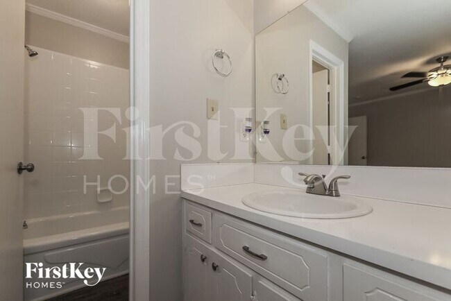 Building Photo - 10018 Mountain Apple Dr