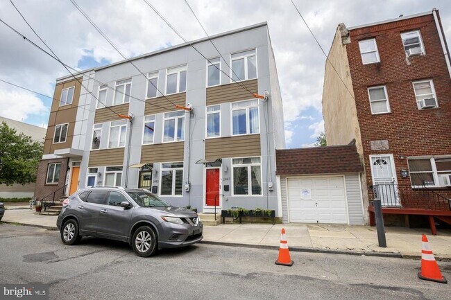 Building Photo - 2441 Coral St
