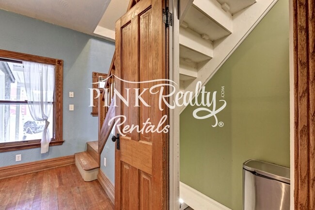 Building Photo - 1610 W Kiowa St