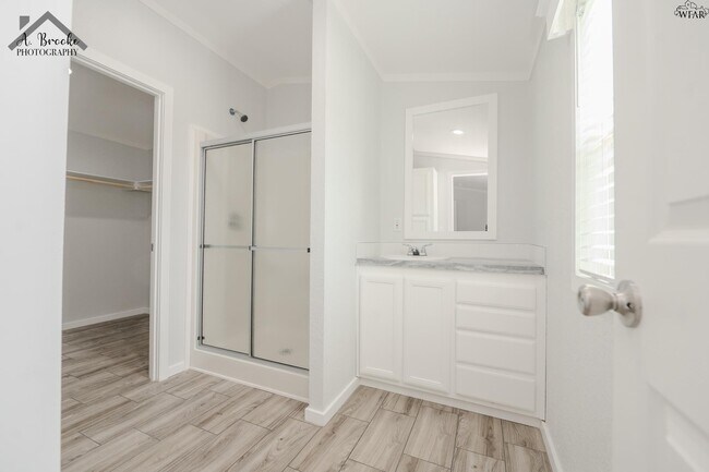 Building Photo - 106 S Pacific Ave