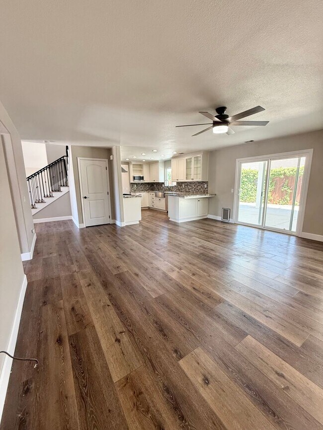Building Photo - Beautiful 3 Bed 2.5 Bath COMING SOON!!!!