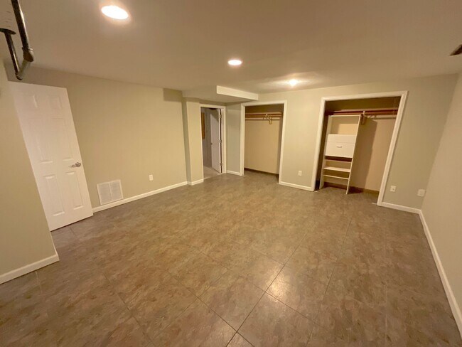 Building Photo - 4 Bedroom Home Available Near S Academy Bl...