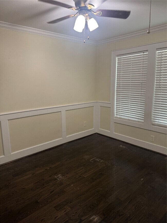 Building Photo - 434 Lenard St