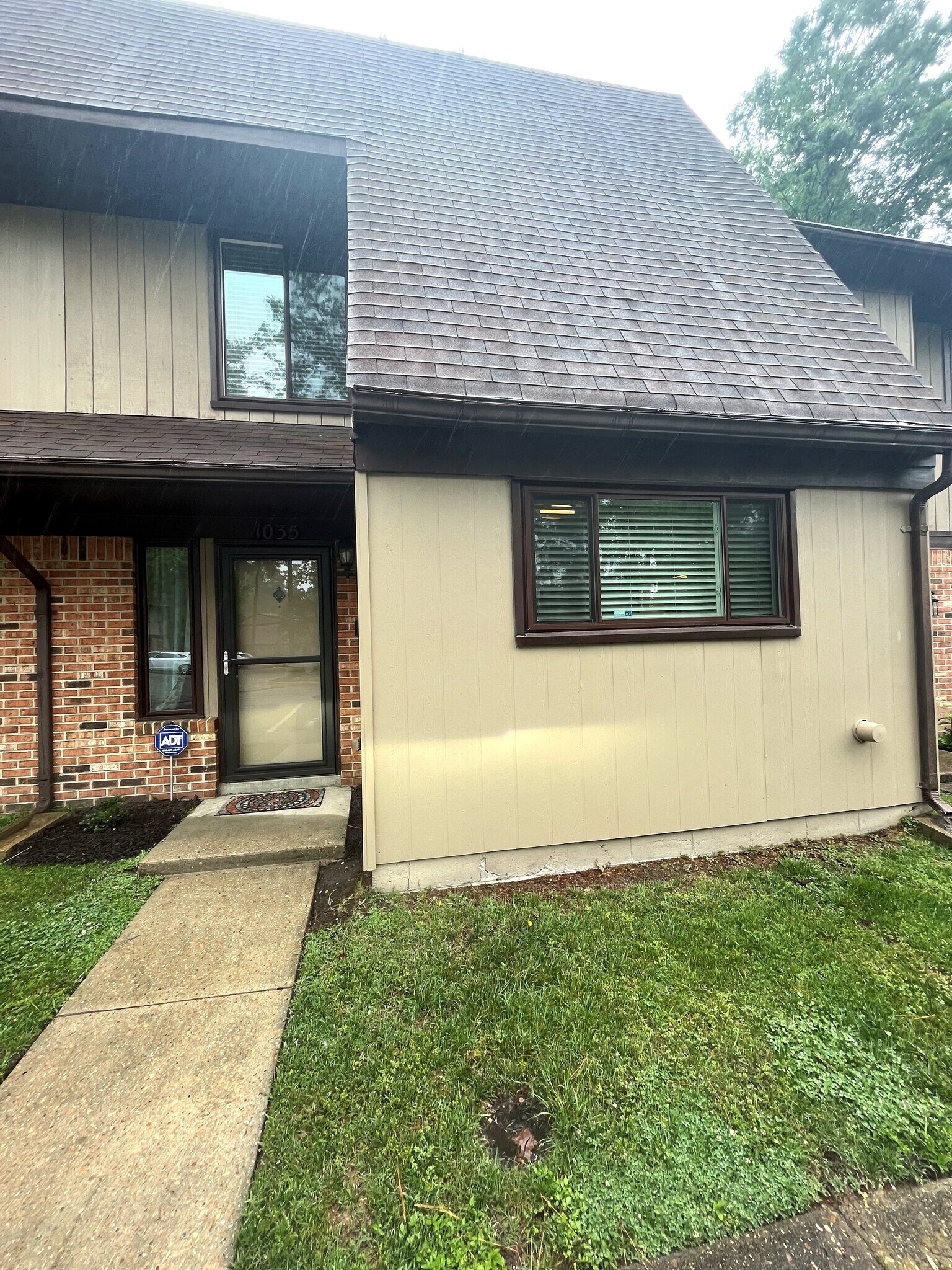 Front - 1035 Willow Green Dr