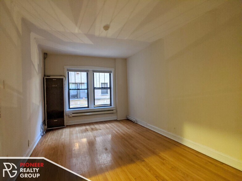 Building Photo - 2842 N Orchard St