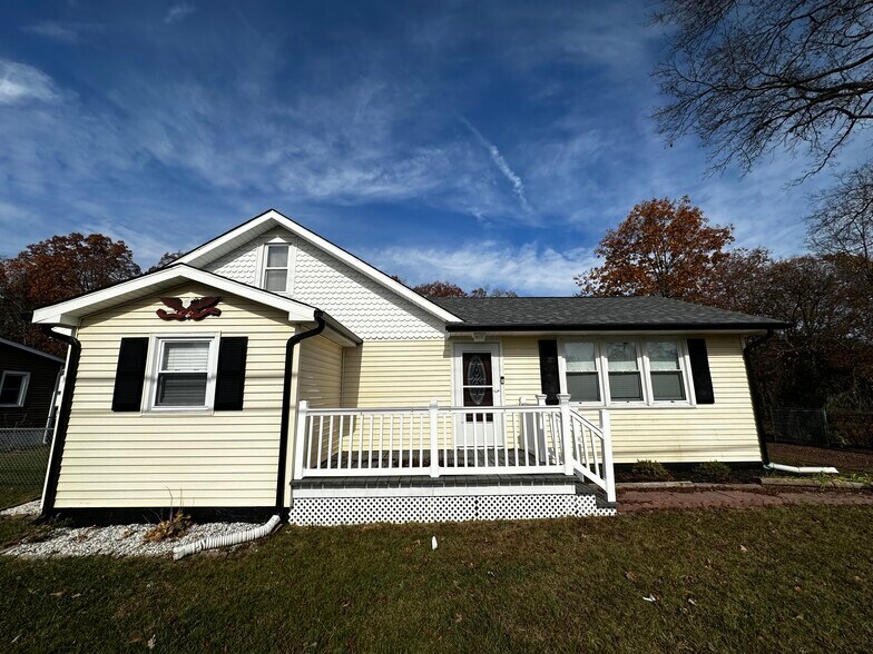 Primary Photo - 1294 Landis Ave