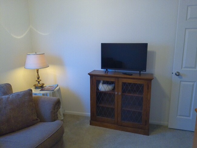 Building Photo - WInter Rental Oct to April 2026