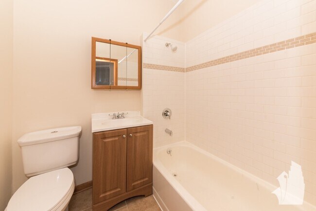 Building Photo - 1208 W Wrightwood Ave