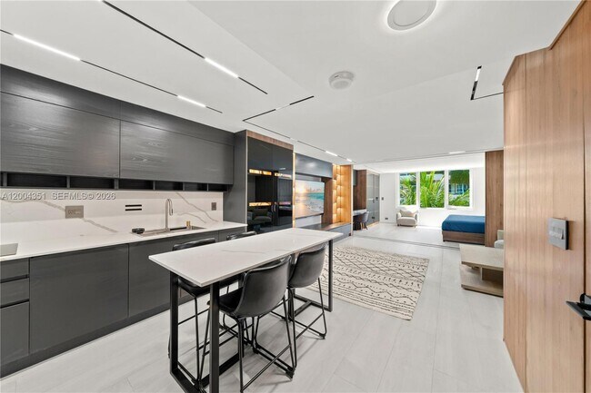 Building Photo - 2301 Collins Ave