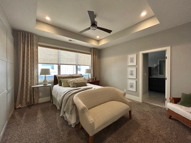 Building Photo - 405 E 32nd Ave