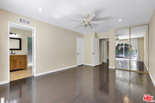 Building Photo - 26572 Academy Dr
