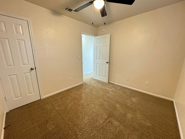 Building Photo - 3610 Fox Glove Ln