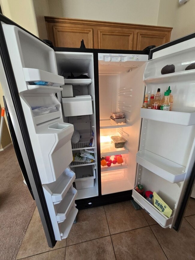 Building Photo - 3 Bedroom 2 Bath located in Mountain View DHS