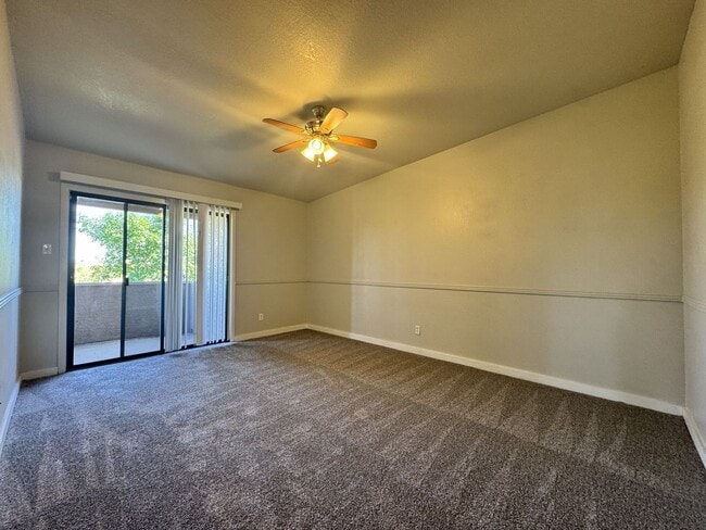 Building Photo - **MOVE IN SPECIAL***HALF OFF FIRST MONTHS RENT. UPSTAIRS 2 BEDROOM CONDO OVERLOOKING GREENBELT