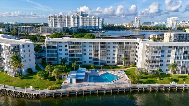 Building Photo - 3020 Marcos Dr