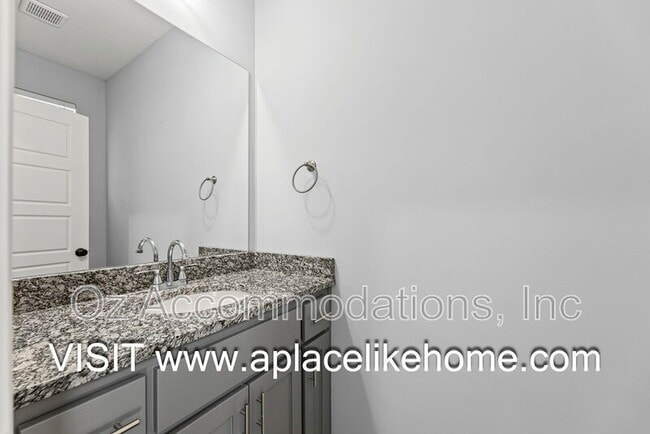 Building Photo - 217 McGee St