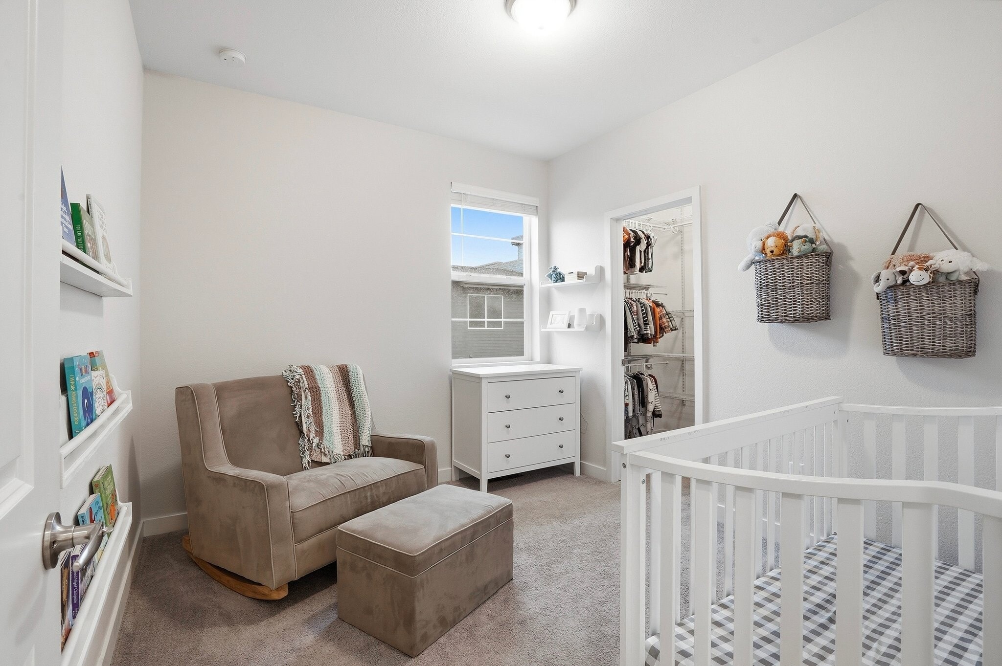 Building Photo - 6793 Navajo Way