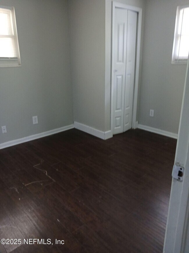 Building Photo - 2755 Sunny Acres Dr N