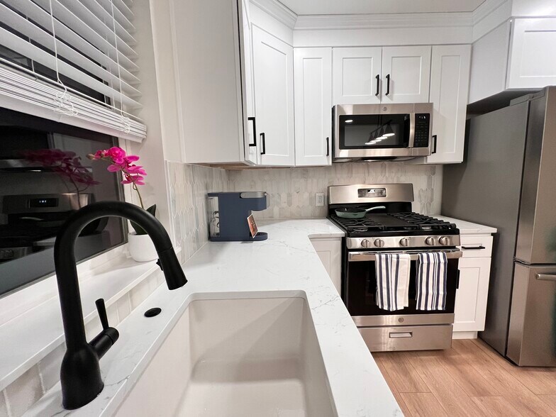 Building Photo - 213 N 10th St