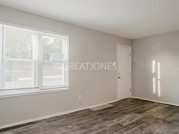 Building Photo - 10900 Pear Tree Ln