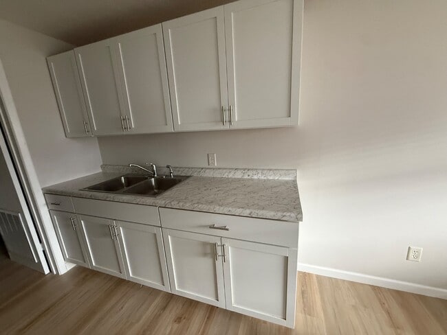 Building Photo - 333 W Jefferson St