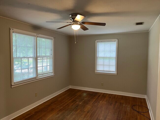 Building Photo - 36 N Easy St