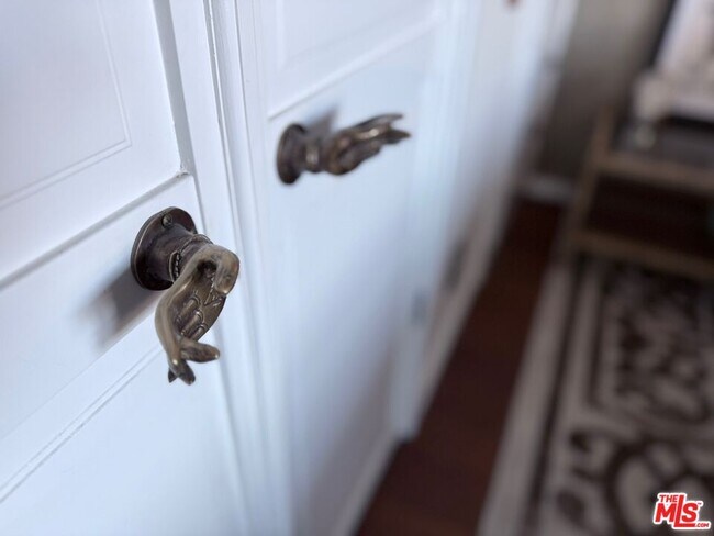 Building Photo - 370 Main St