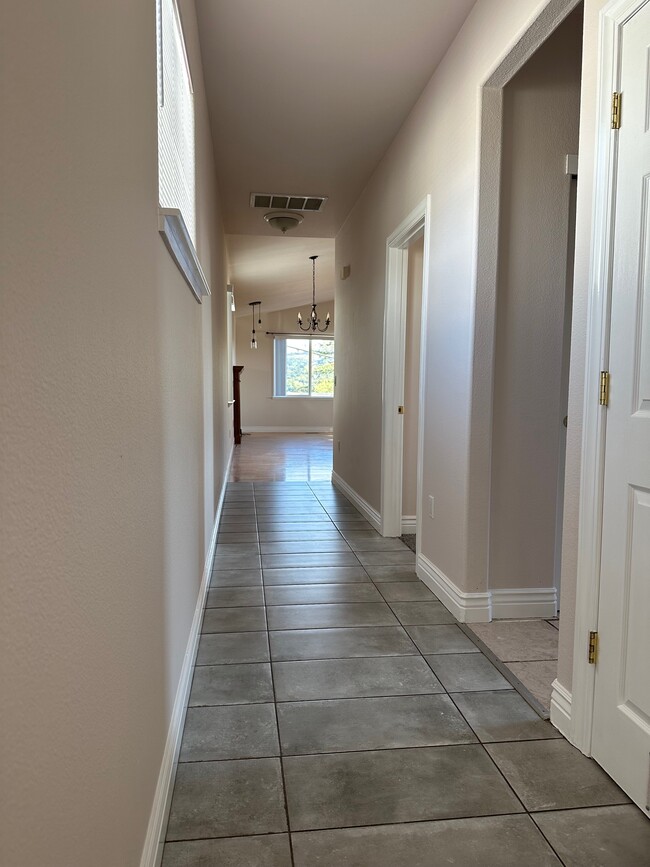 Building Photo - 4273 Santa Rita Rd