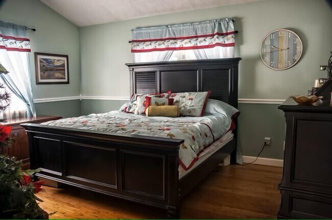 Building Photo - Epic Retreat! Fully Furnished Fall/Winter ...